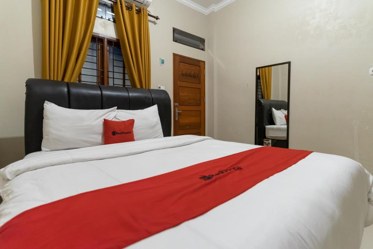 Reddoorz At Joyce Guest House Medan Eksteriør billede