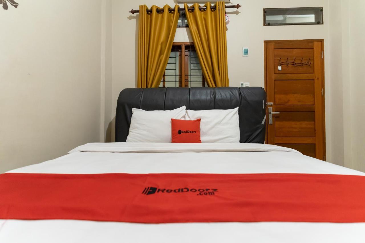 Reddoorz At Joyce Guest House Medan Eksteriør billede