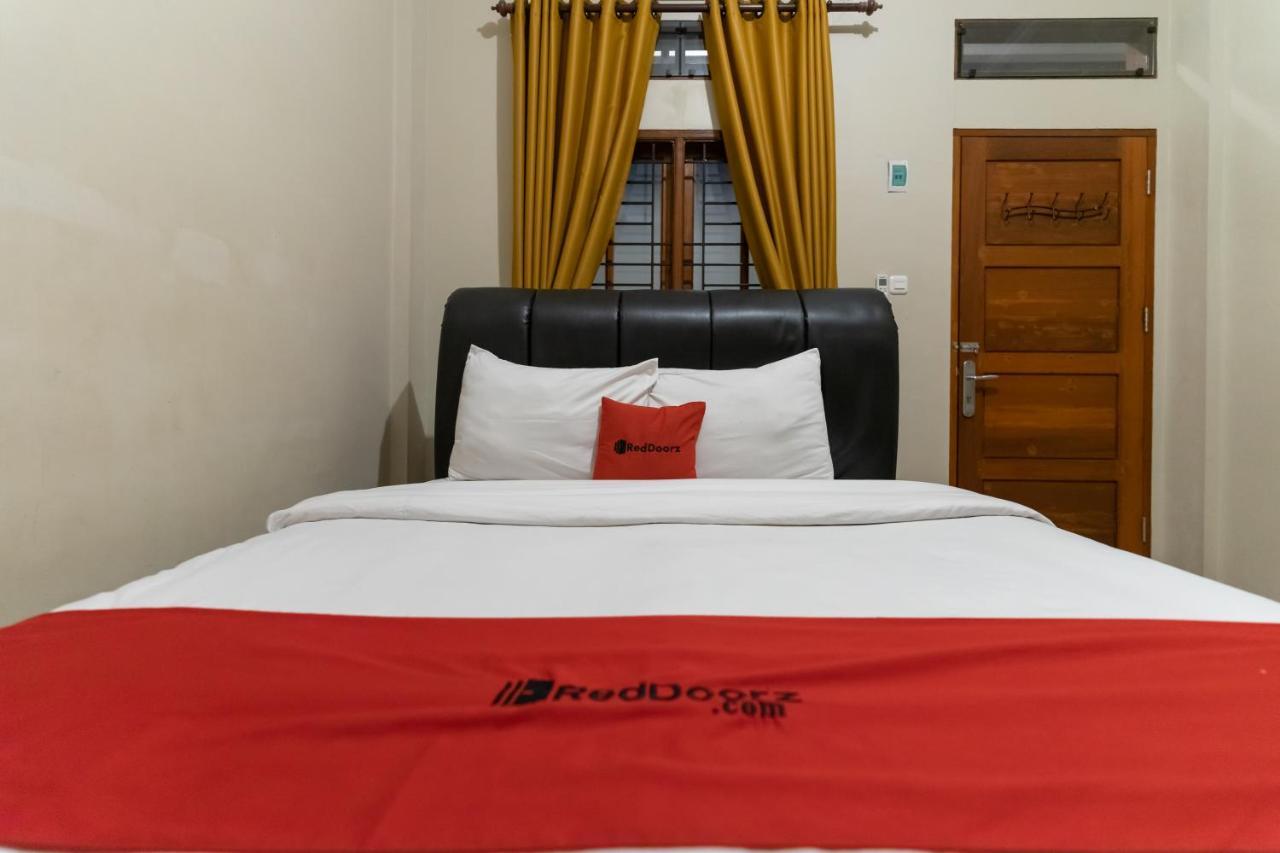 Reddoorz At Joyce Guest House Medan Eksteriør billede
